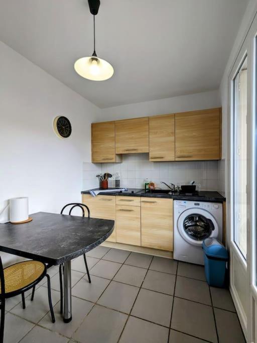 The Place To Be, Parking Gratuit Roanne Exterior foto